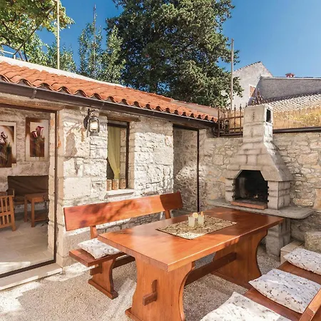 2 Bedroom Beautiful Home In Vodnjan Holiday home *