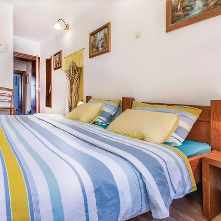 2 Bedroom Beautiful Home In Vodnjan Holiday home Vodnjan